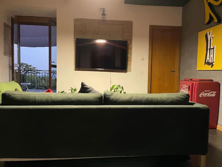 Kamyhouse Una Tranquilla Struttura Nel Verde Nápoles Exterior foto